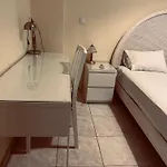 Paul In The Center Of Apartament Kalamata