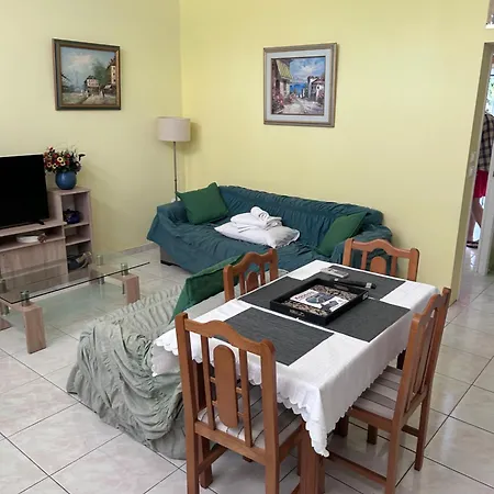 Paul In The Center Of *