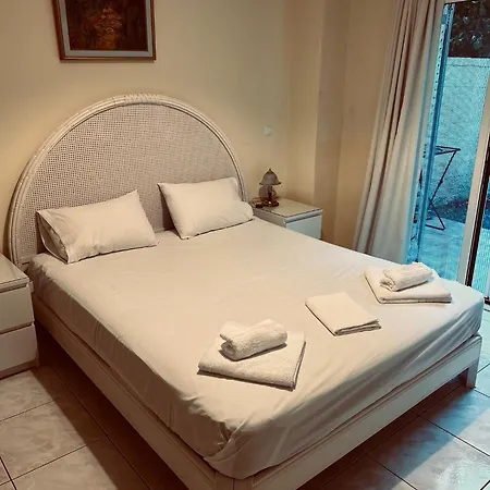 Paul In The Center Of * كالاماتا