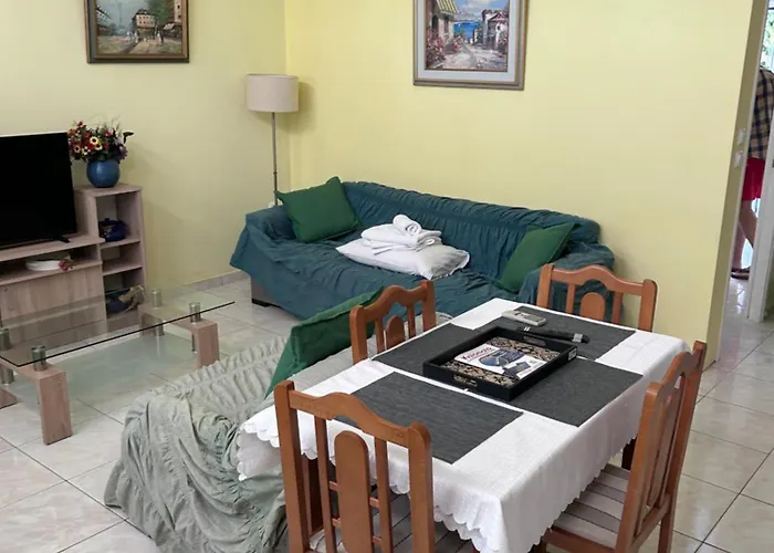 Paul In The Center Of *