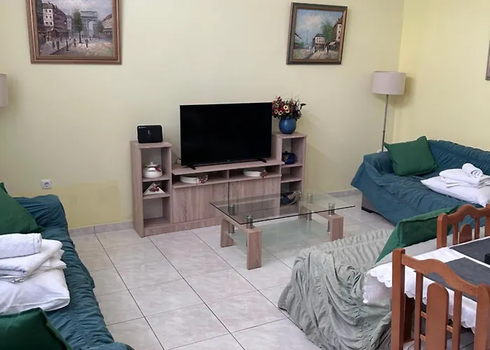 Paul In The Center Of Каламата