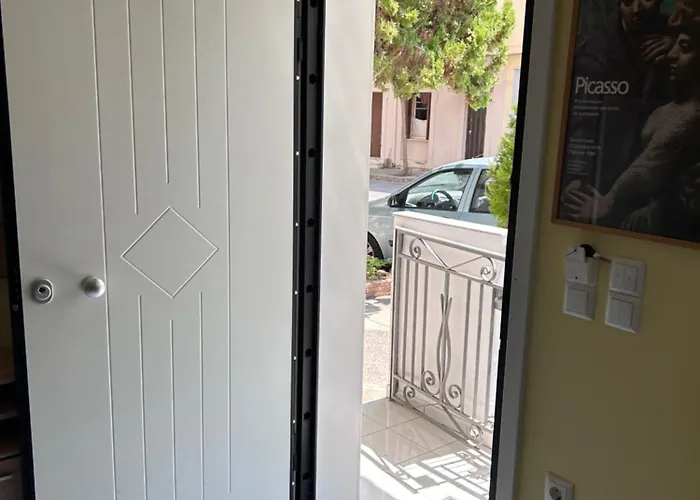 Paul In The Center Of * كالاماتا